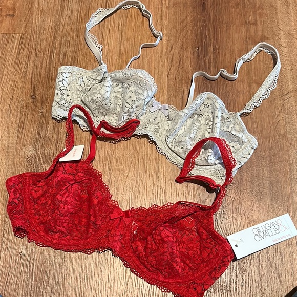 Other - Two Lace Brakettes